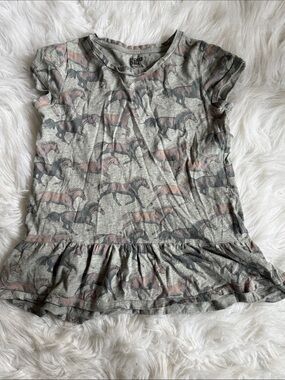 Spotted Zebra Graphic Tee in Light Gray with Mauve Accents